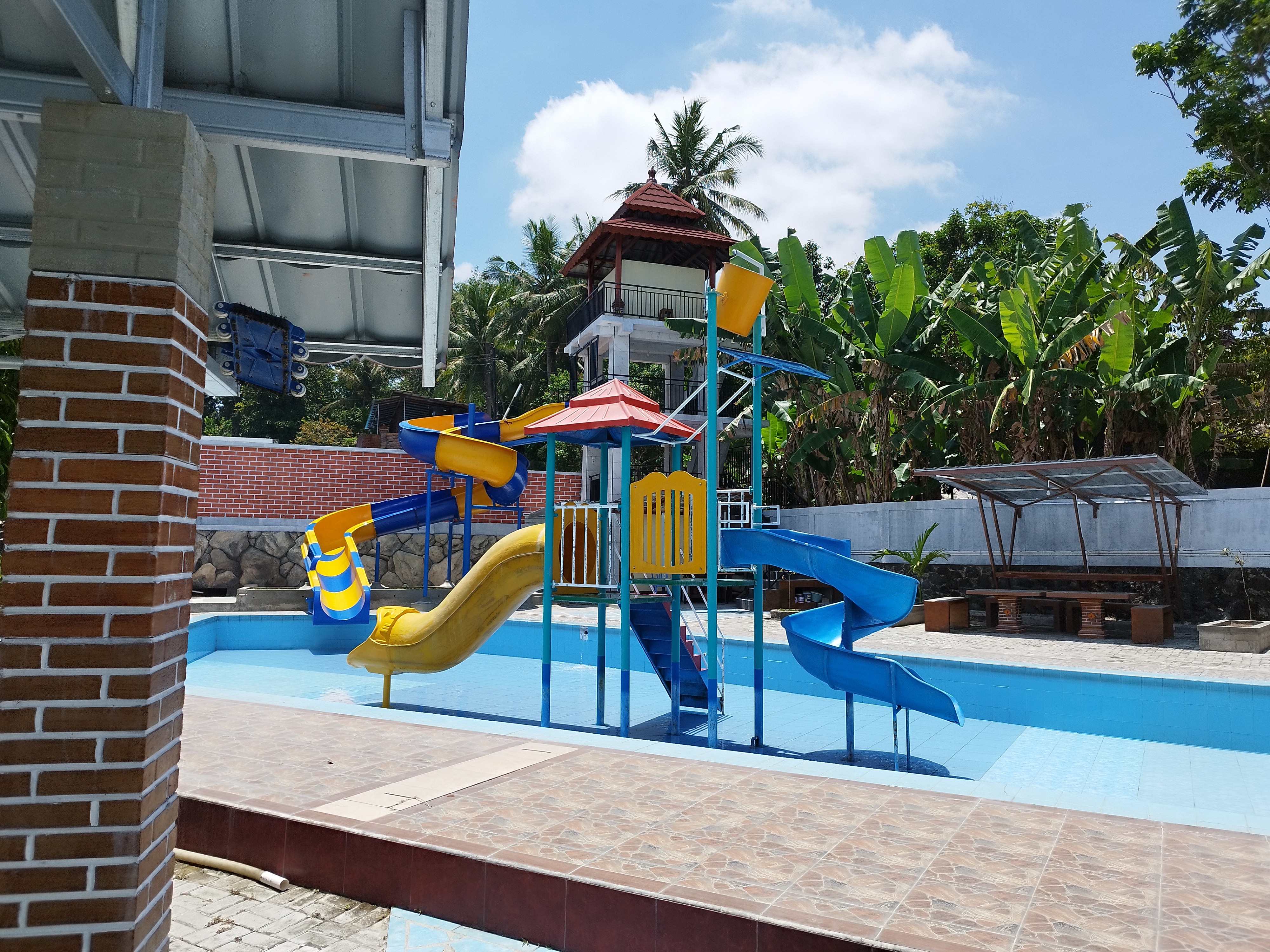 Kolam Renang Sendang Kuwanen