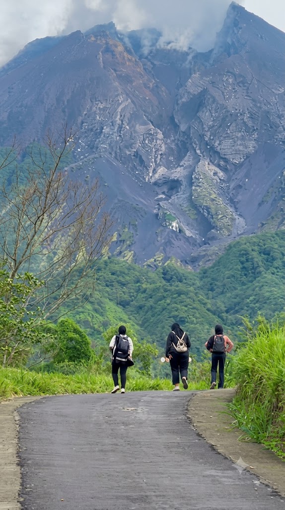 Jalan Estetik View Merapi di Balerante, Destinasi Favorit Pemburu Foto Alam