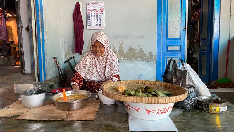 Menikmati Sompil Bu Sri Koco: Menyesap Kuliner Langka Khas Syawal yang Bertahan di Jogonalan