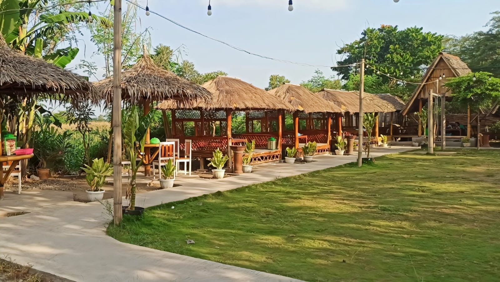 Warung Makan Mbah Lincah: Menikmati Masakan Rumahan Khas Jawa di Ceper, Klaten