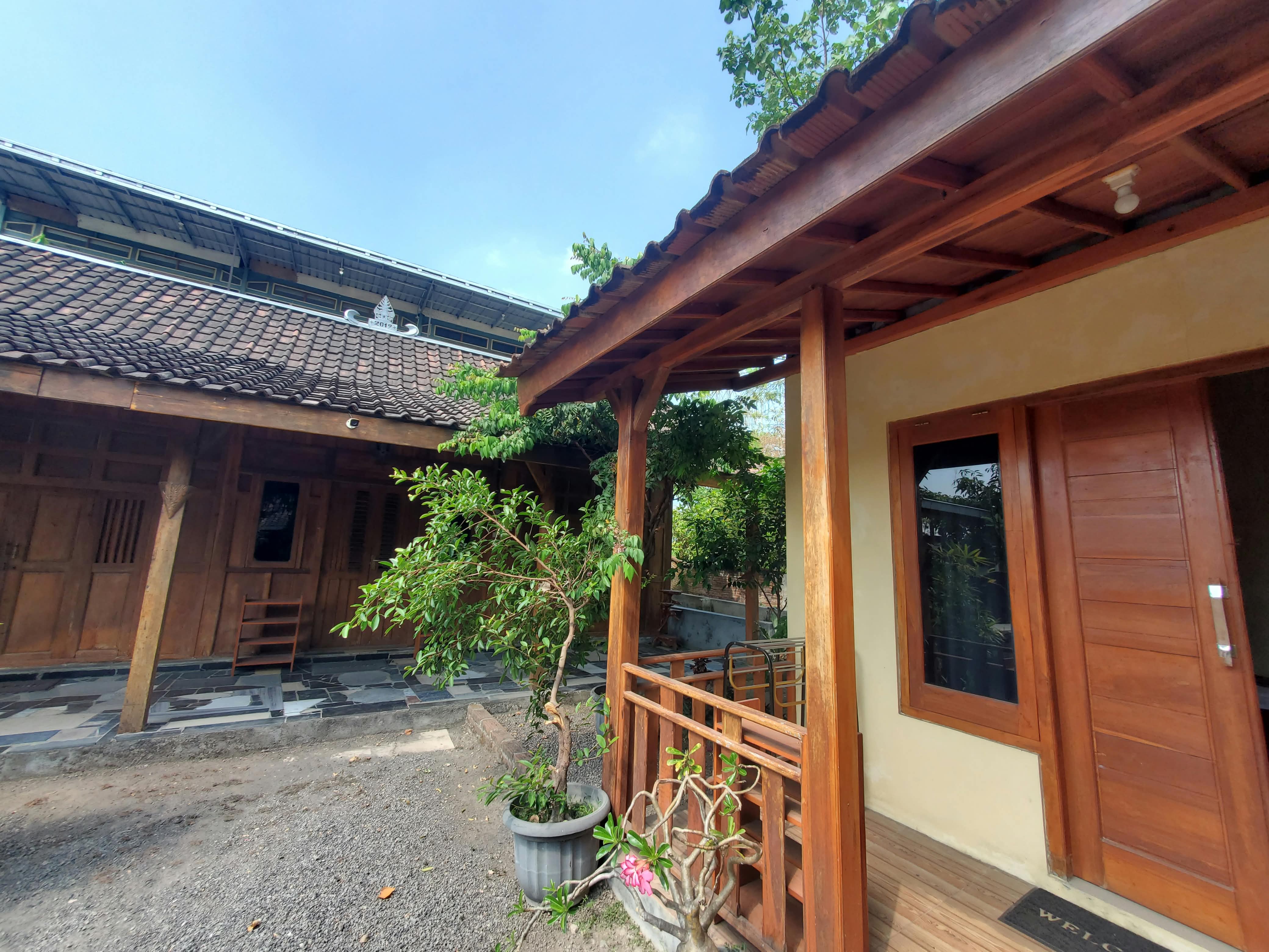 New Bale Tirto: Wisata Air Alami Bernuansa Jawa Klasik di Ponggok Klaten