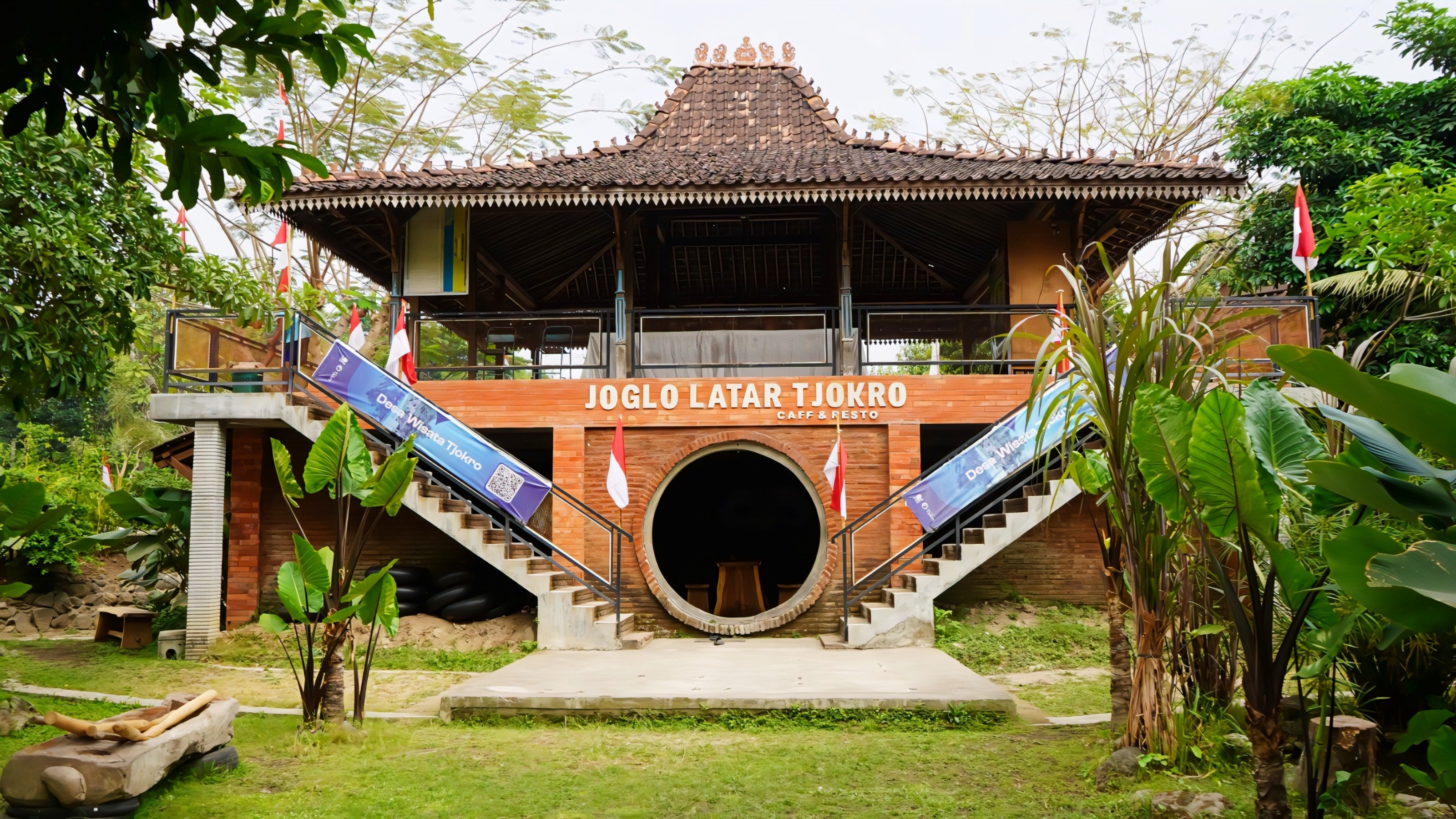 Latar Tjokro: Ruang Wisata Berbasis Masyarakat di Tengah Kesegaran Mata Air Cokro
