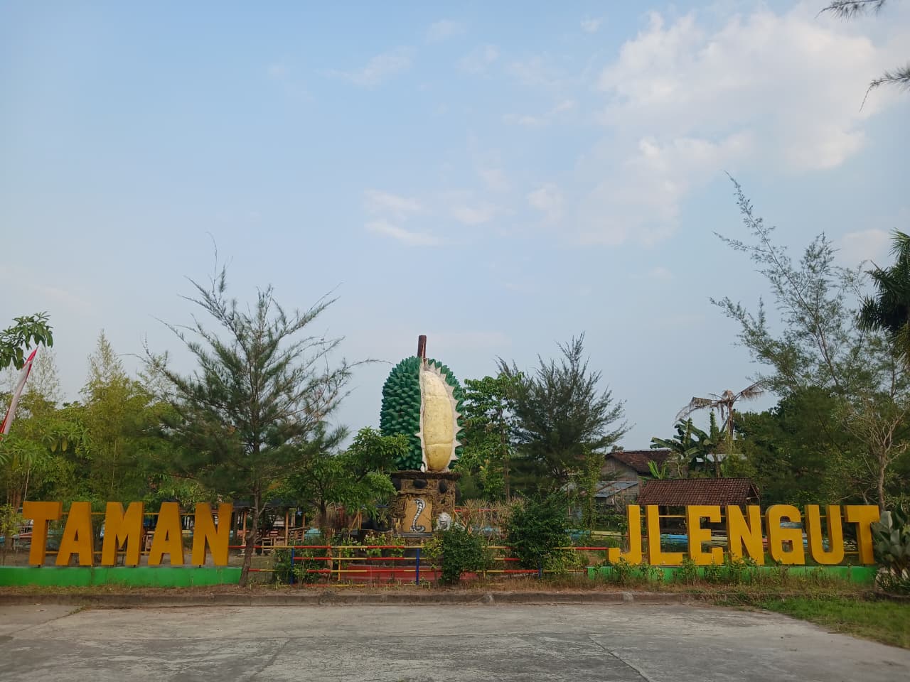 Pintu masuk Taman Jlengut