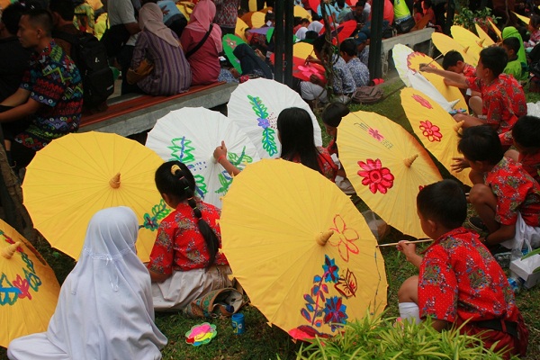 Desa Wisata Tanjung - Lukis payung dan renang