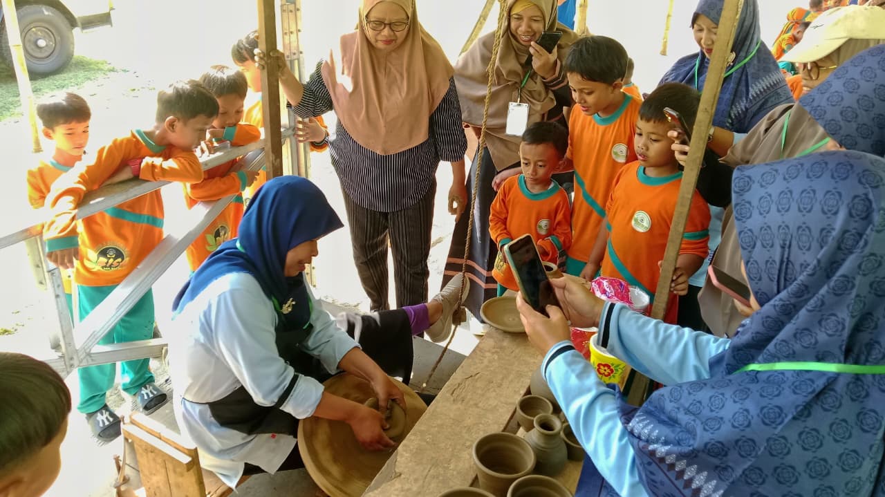 Deswita Gerabah Melikan - Paket Edukasi 2